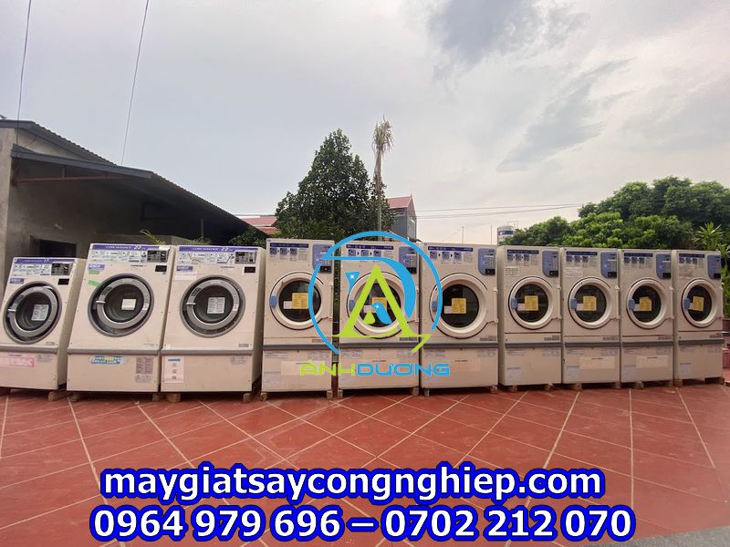 Hình ảnh kho máy giặt công nghiệp cũ nhật bãi tại Hà Nội